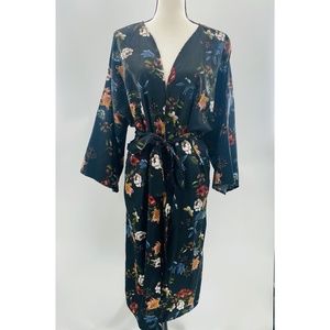 Boohoo Black Floral Kimono w/ Belt Long Sleeve‎
